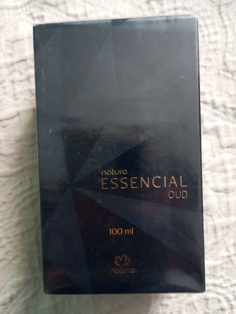 perfume essencial  OUD