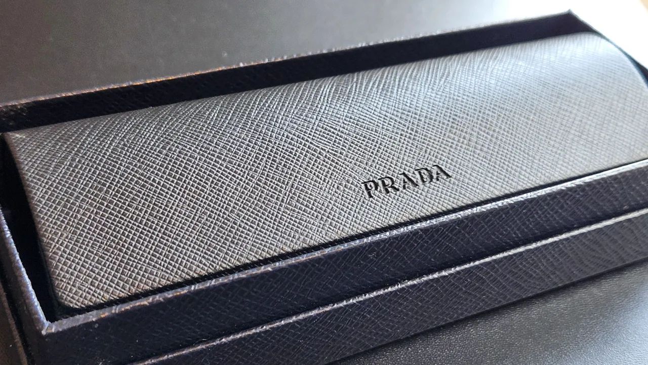 Óculos Prada modelo VPR 65Q original NOVO - Foto 2