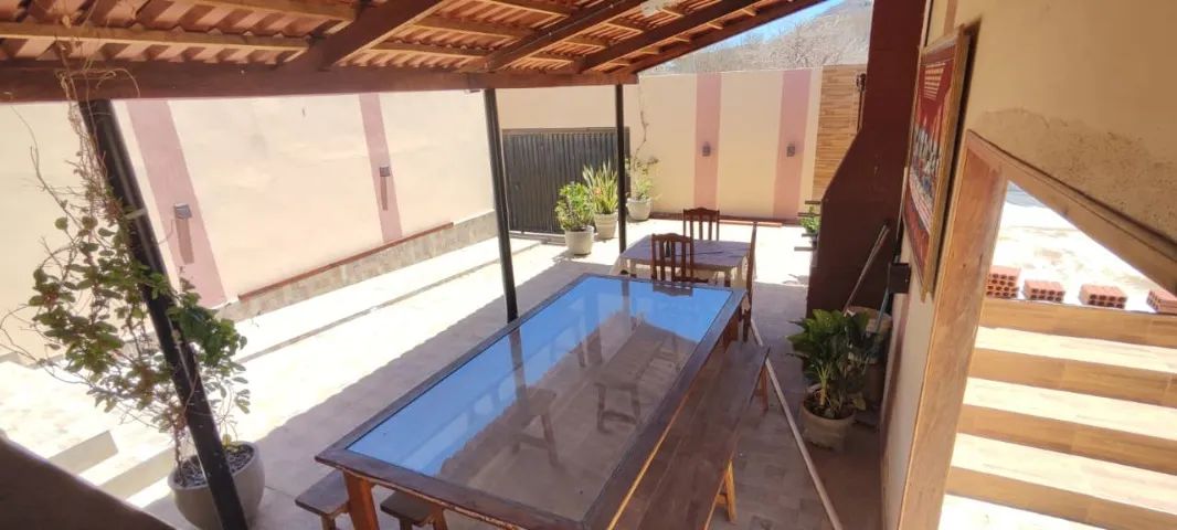 Chalé em Parelhas, com 1 quarto e ampla área de lazer.