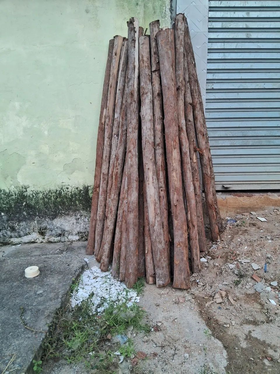32 Estacas de 2 metros.
