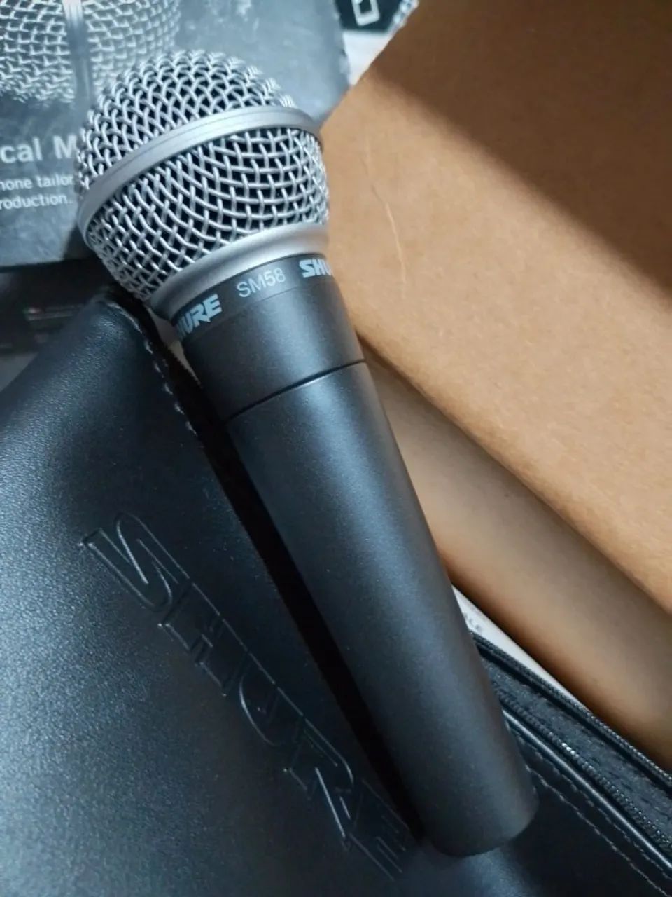 Microfone Shure SM58 com acessórios. - Foto 3