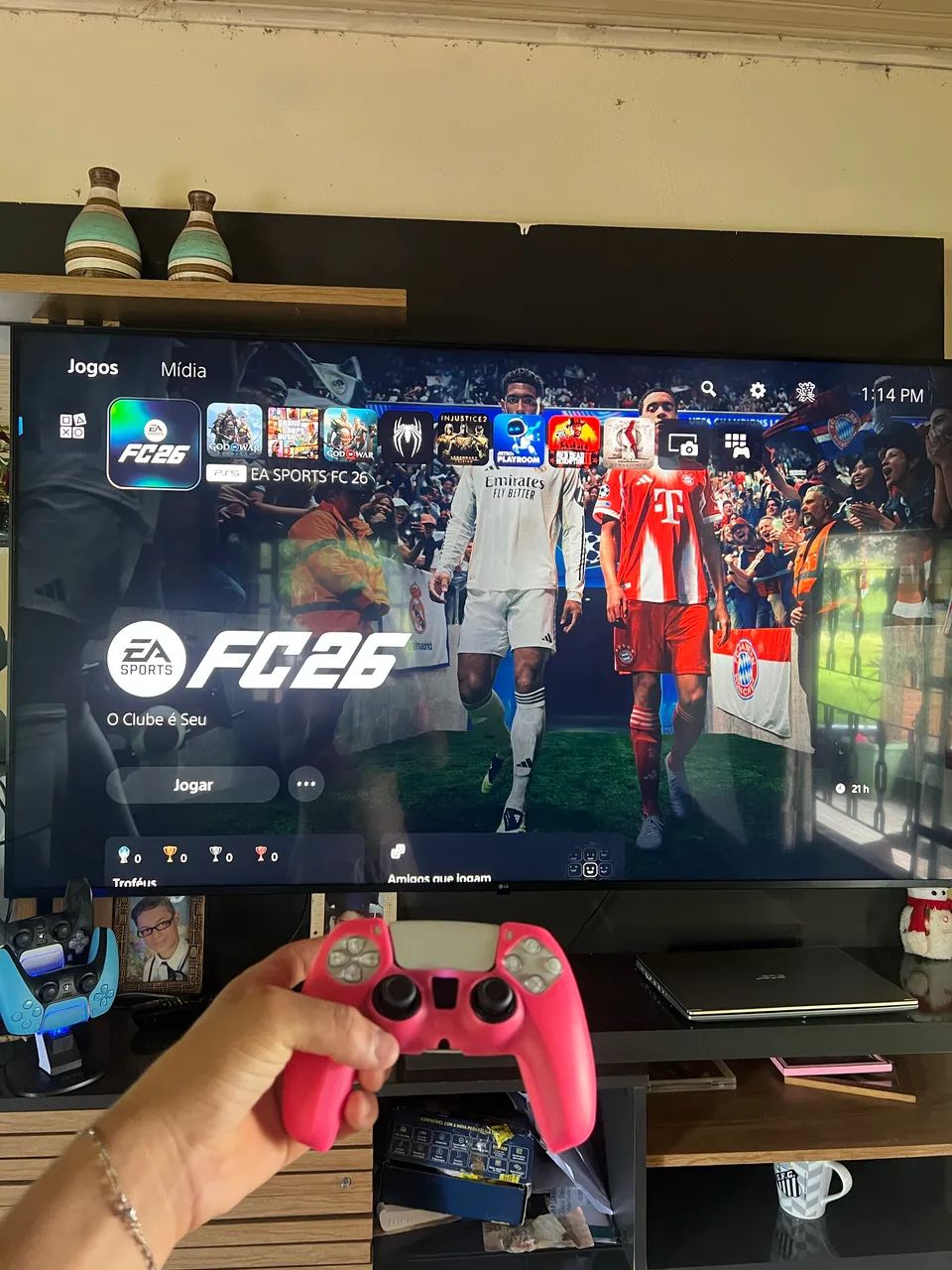 Vendo ps5 digital!! Vai com dois controles novos. E sete jogos também ! 2 meses de uso  - Foto 2