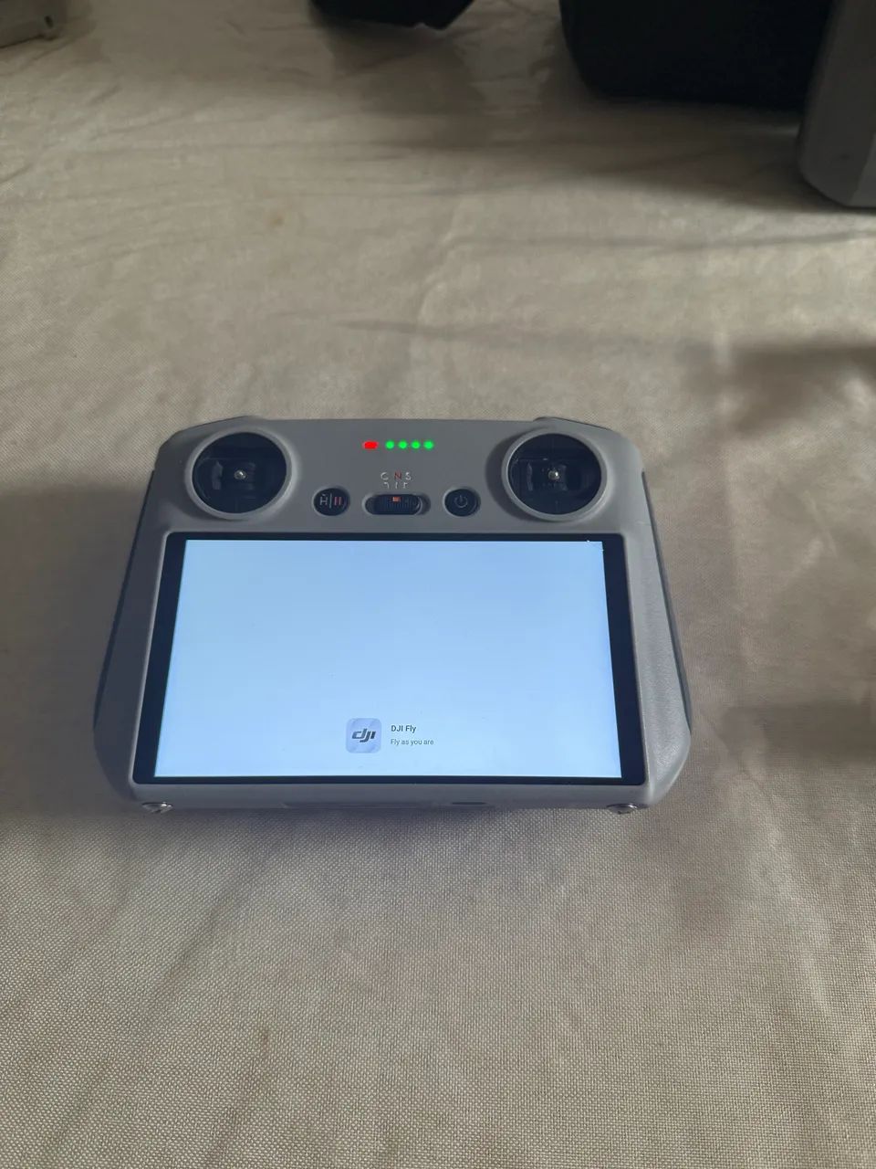Dji mini 3 com controle com tela + 2 baterias - Foto 2