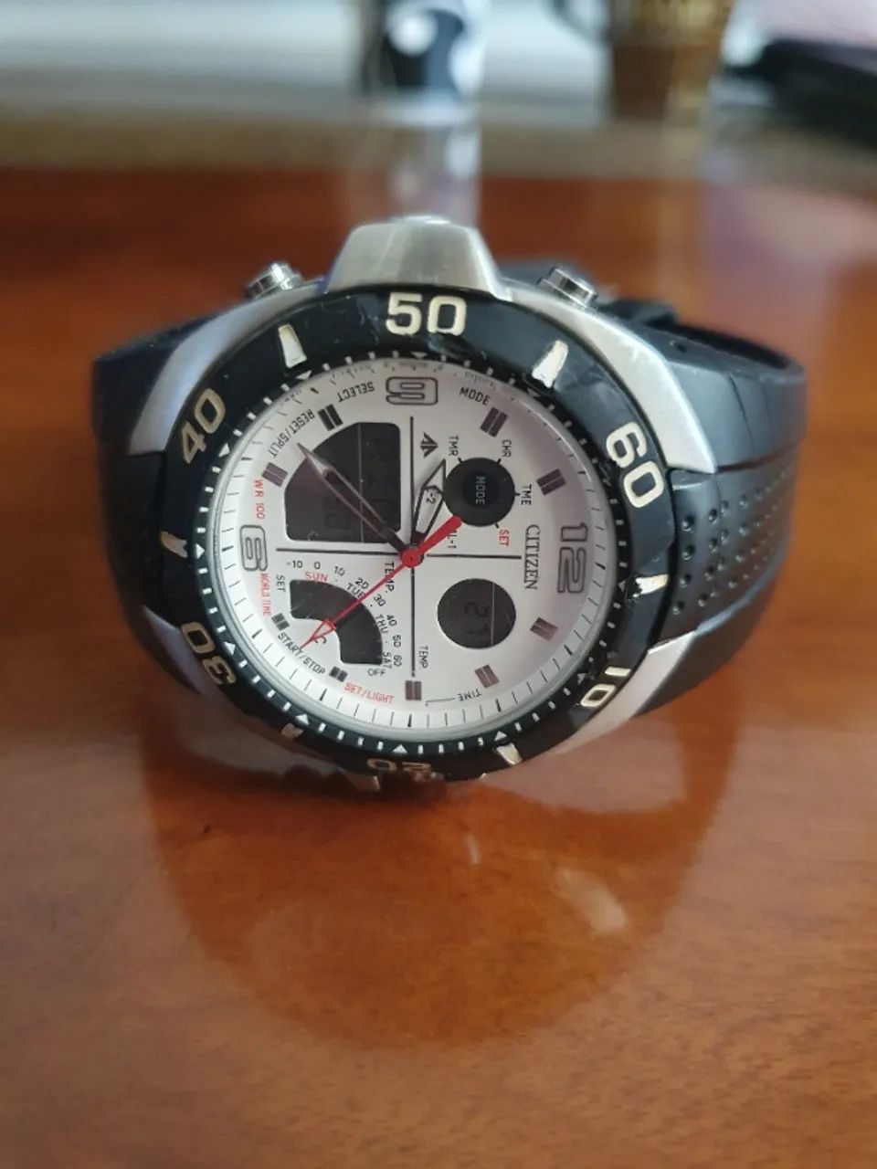 Relógio Citizen Original com pulseira precisando ser trocada  - Foto 2