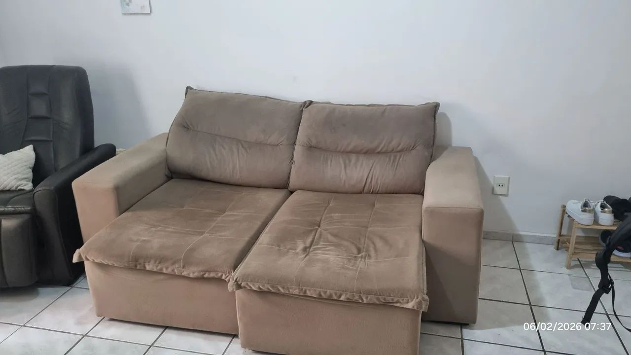 Sofá retrátil 1,40m -Em bom estado - Foto 4