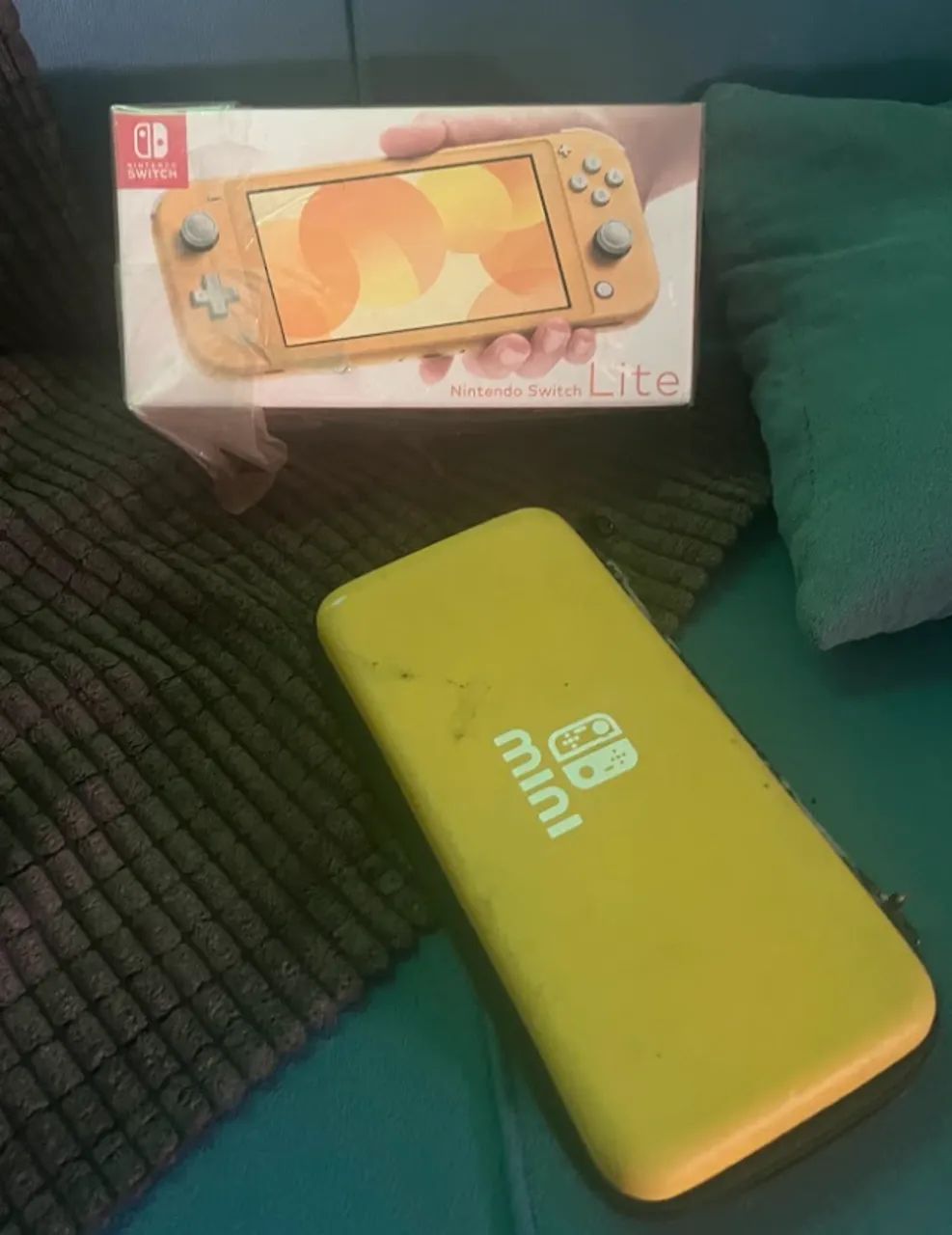 Nintendo Switch Lite Amarelo - Com Resident Evil 4 na memória - Foto 2