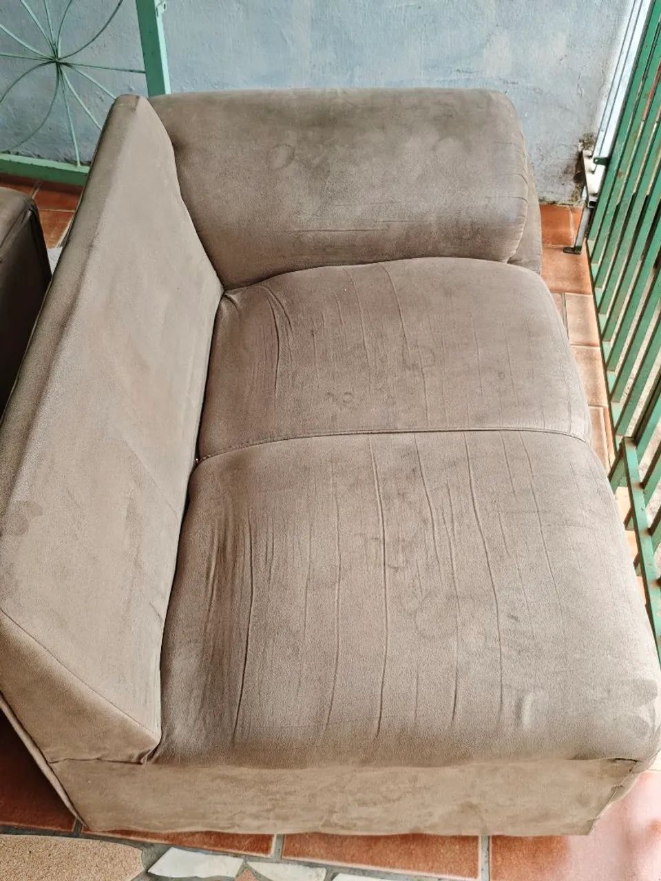 Sofá usado com marcas de uso!!!