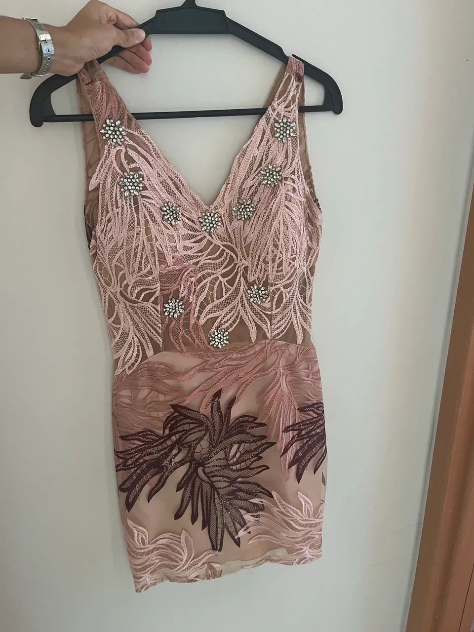 dusty pink embroidered lace detail plunge bodycon dress Vestido rosa bordado, tamanho P, curto - Roupas - Aeroclube, João Pessoa 1526946965 Dubai Fashion Week