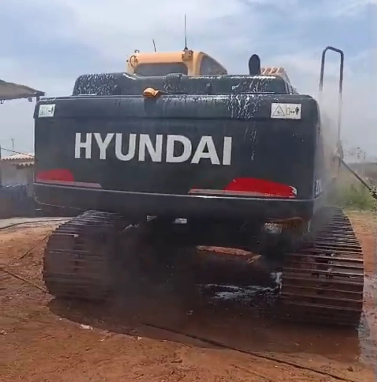 Escavadeira Hyundai r220 não cat 320 Komatsu PC  Sany  financio - Foto 2