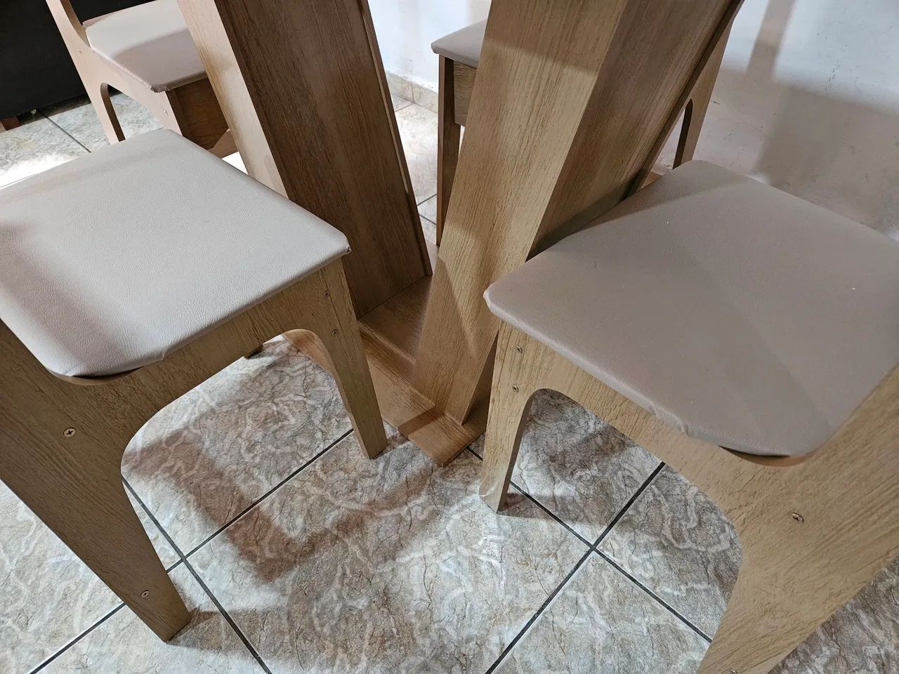 Mesa Nova com 4 cadeiras, Entrego também!! - Foto 3