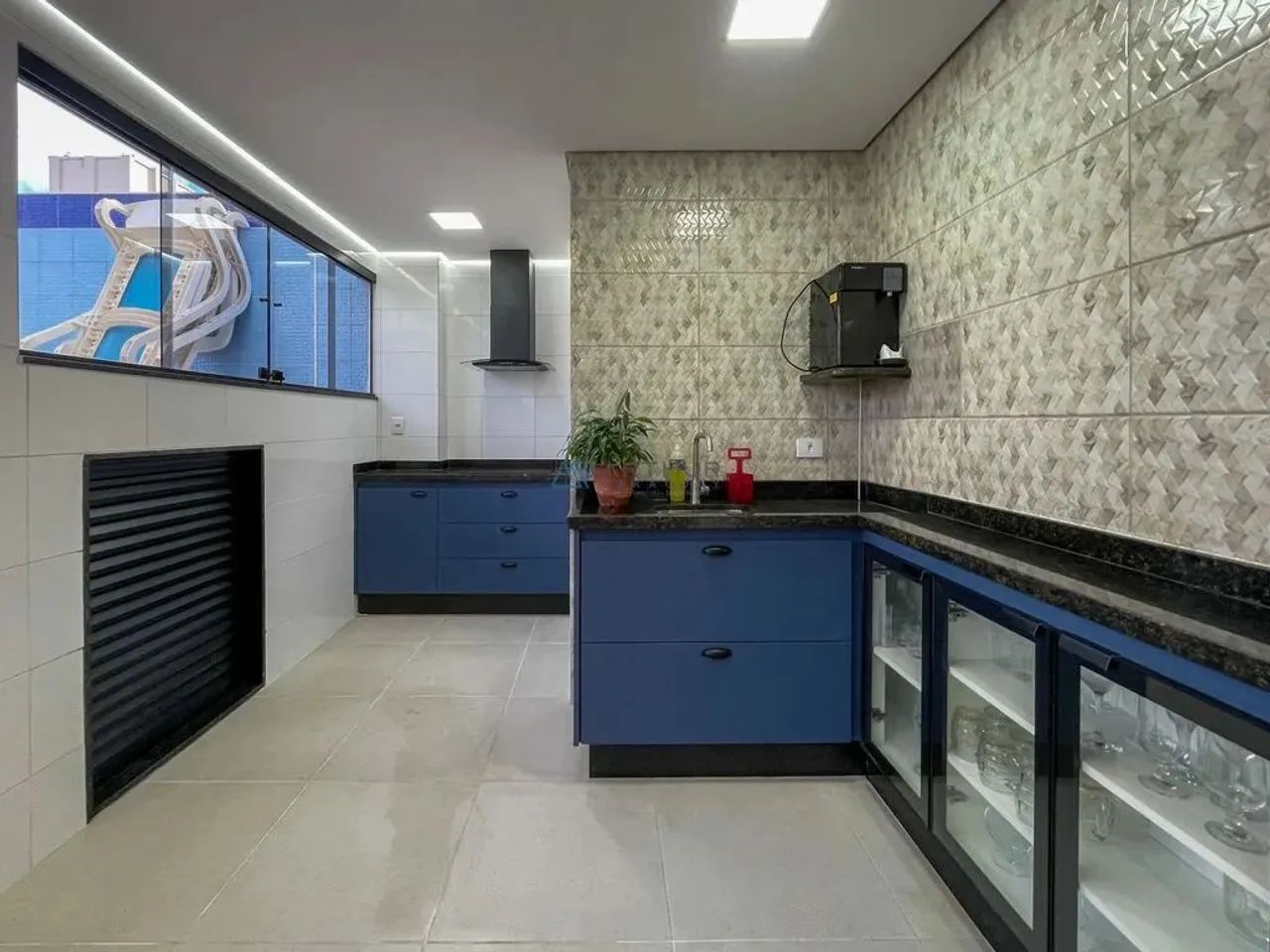 Cobertura à Venda em Praia Grande com 4 quartos, 3 banheiros, 3 vagas e 300m² - Foto 2