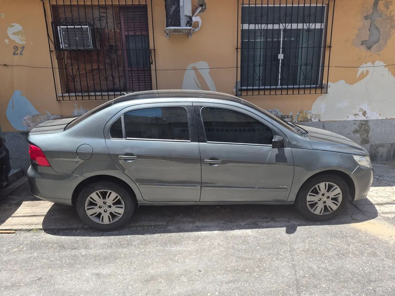 Volkswagen Voyage VOYAGE 1.0/1.0 City Mi Total Flex 8V 4p 2011