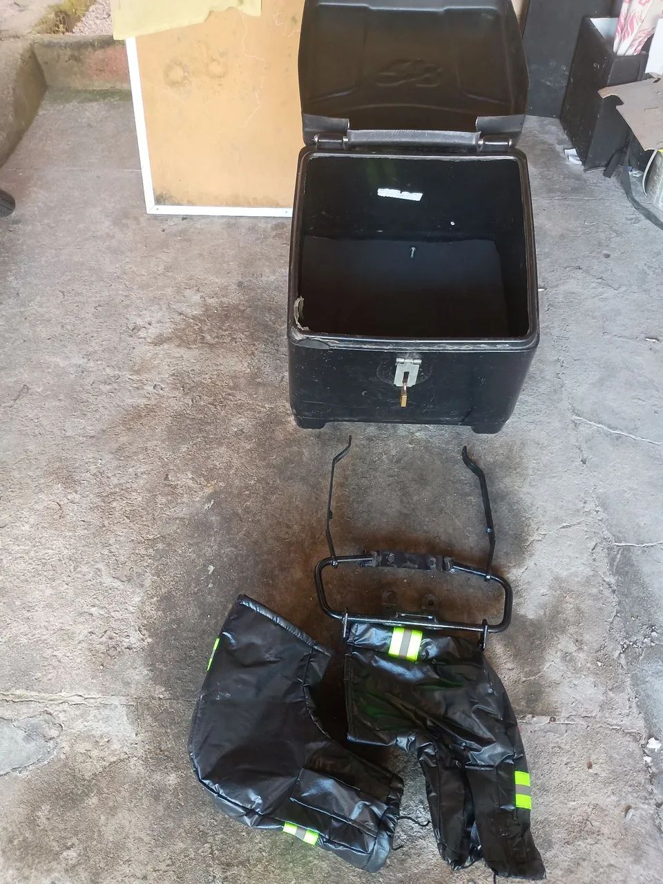 Baú com suporte 