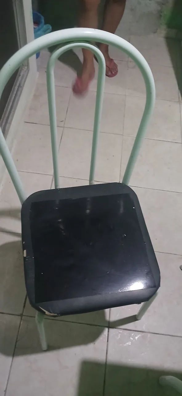 Mesa de mármore 4 cadeiras usada. - Foto 5
