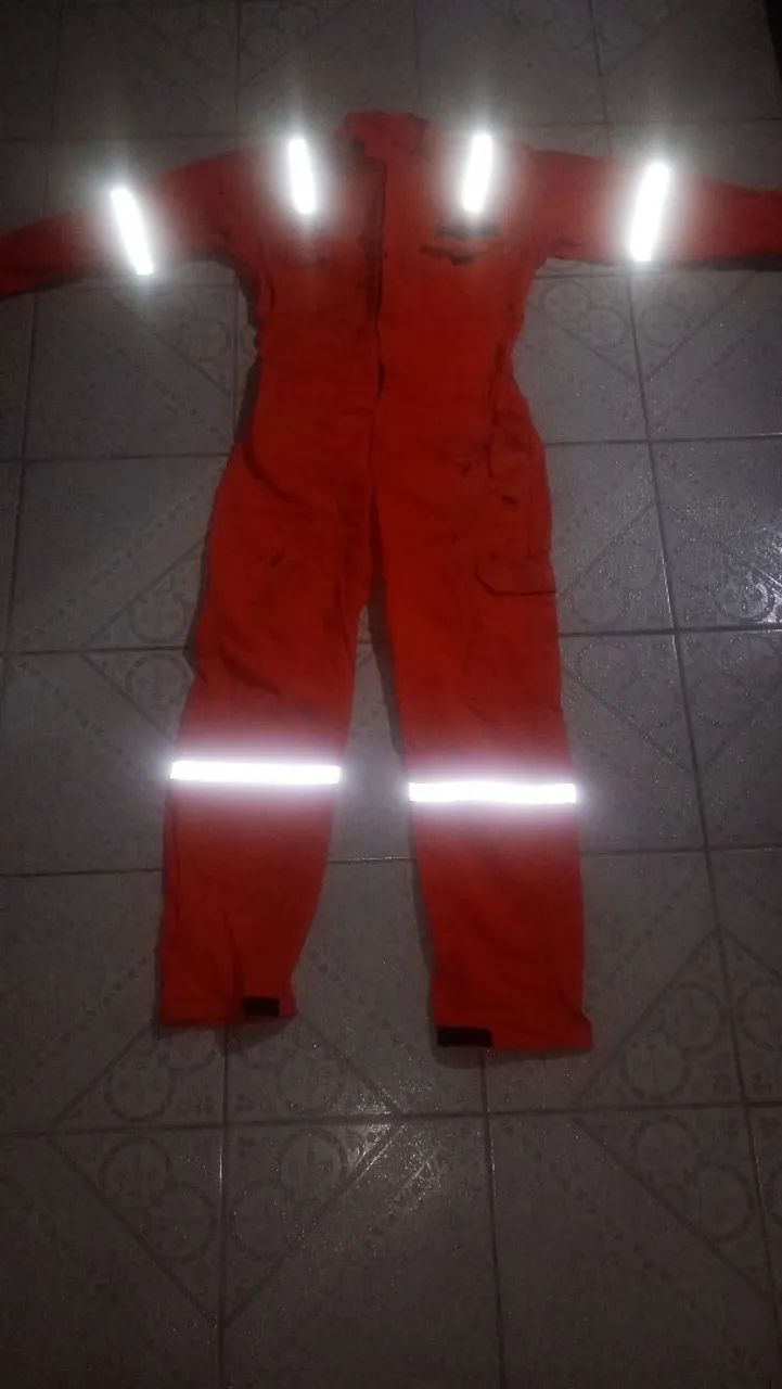 Vendo macacão RF 200 reais