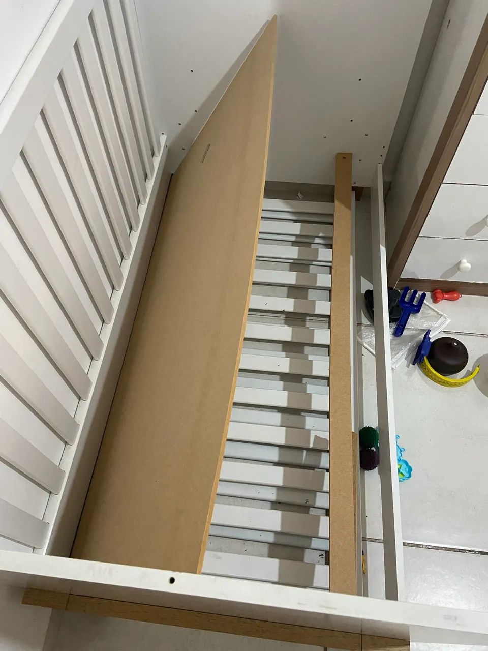 BERÇO QUE VIRA CAMA  - Foto 2
