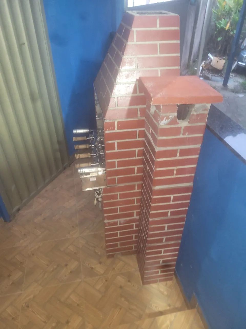 Churrasqueira de tijolos em ótimo estado  - Foto 2