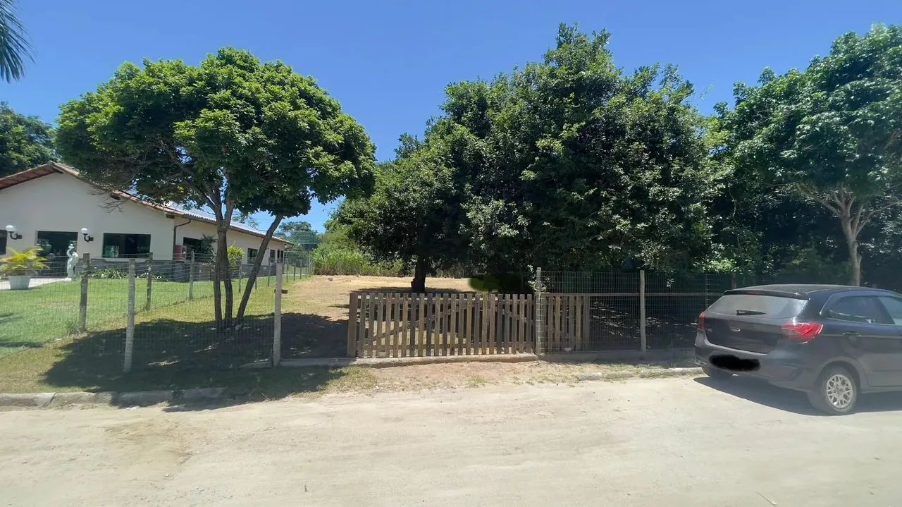 Terreno de 450m² em Condomínio Fechado: Cercado, Limpo e Plano, Pronto para Construir