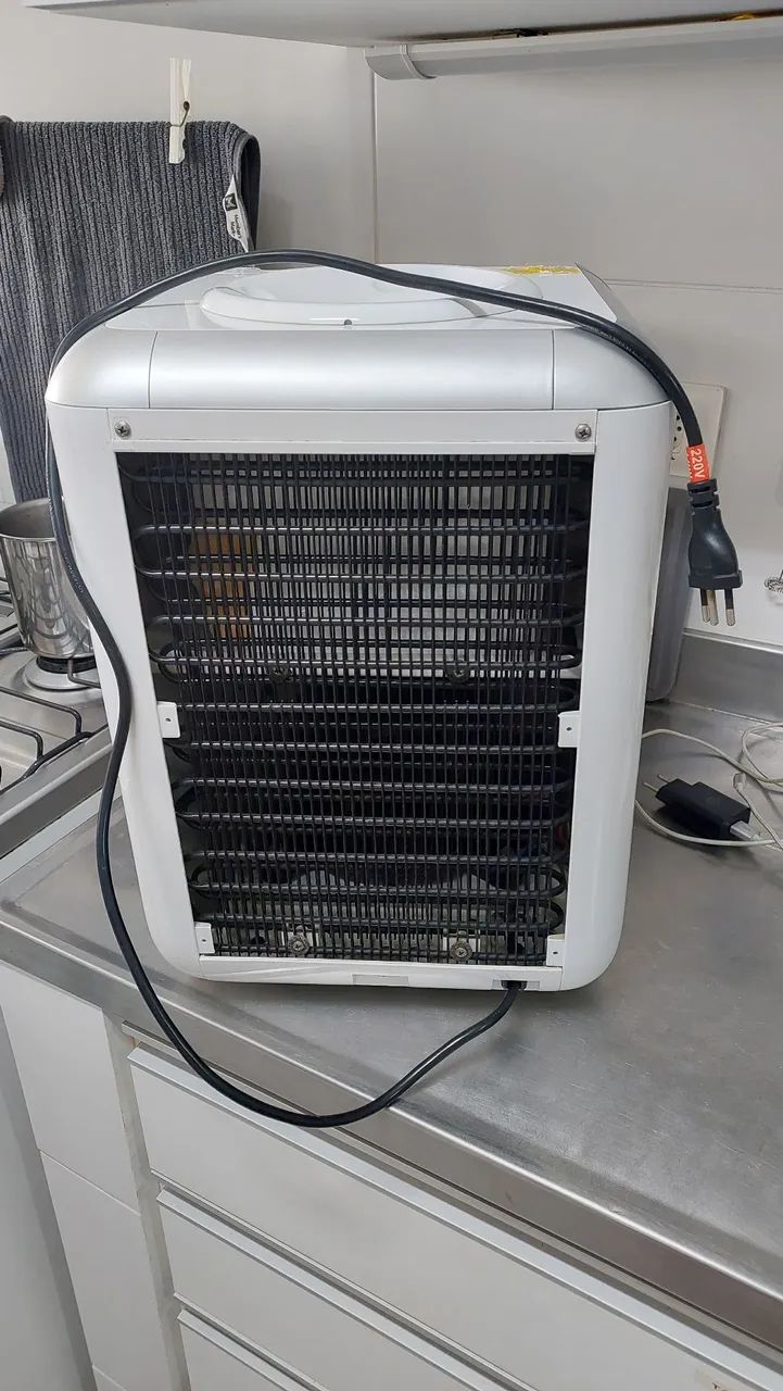 Bebedouro para garrafão com compressor - Foto 4