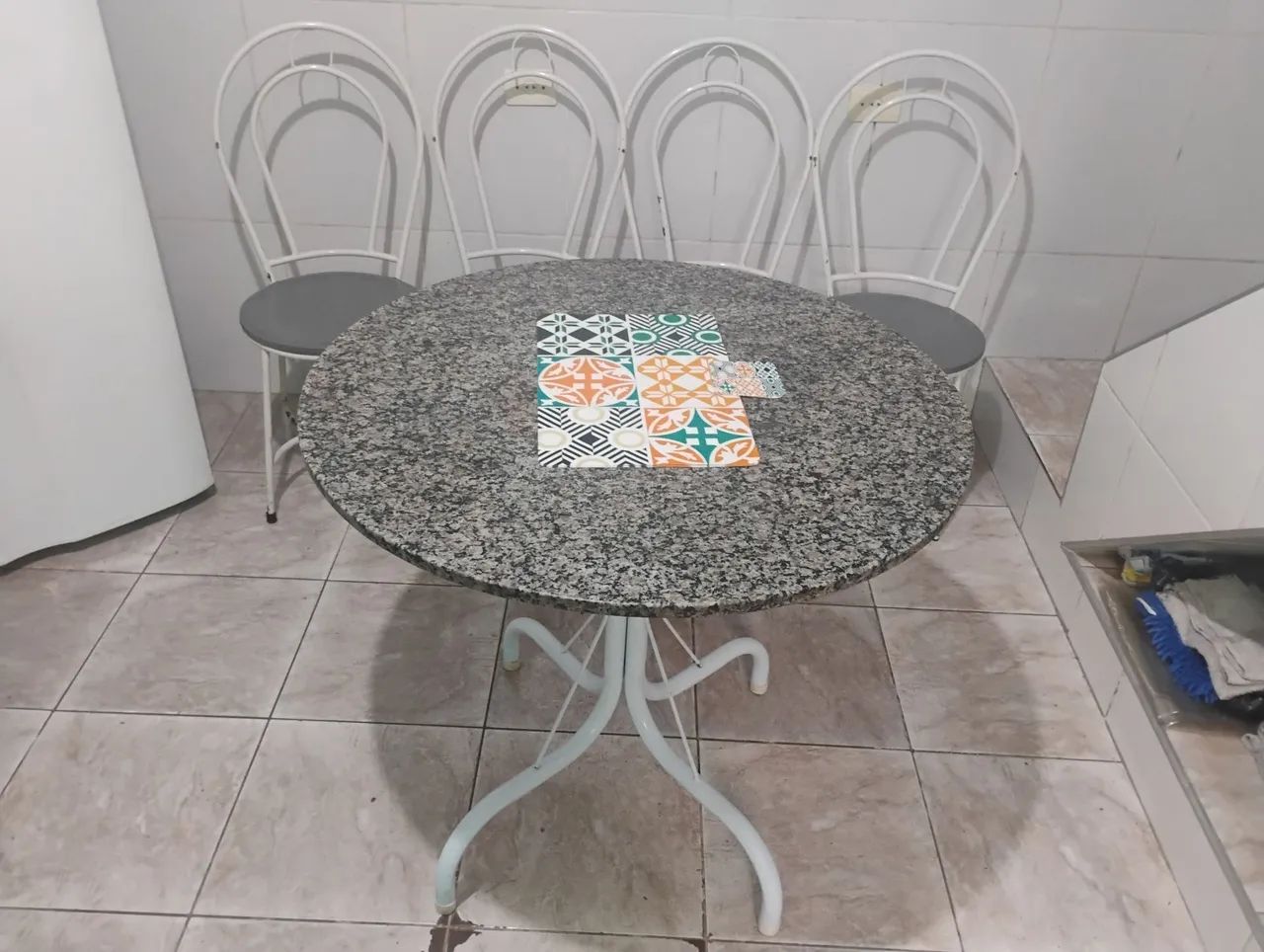 Mesa com 4 cadeiras - Foto 2