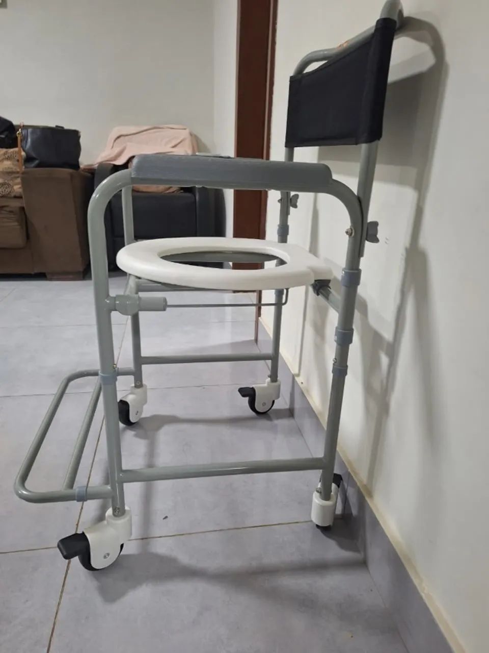 Cadeira de Banho - PERFEITO ESTADO - Foto 3