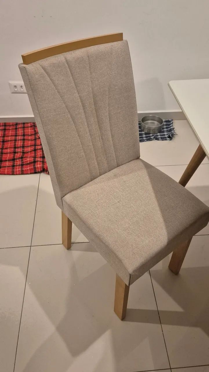 Mesa retangular com tampo em vidro e pés em madeira maciça 160cm com 4 cadeiras  - Foto 4