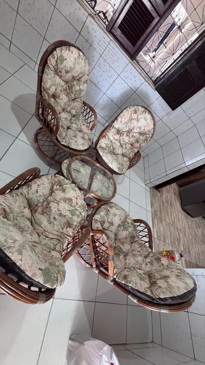 Conjunto de cadeiras acolchoadas com mesinha de centro  - Foto 5