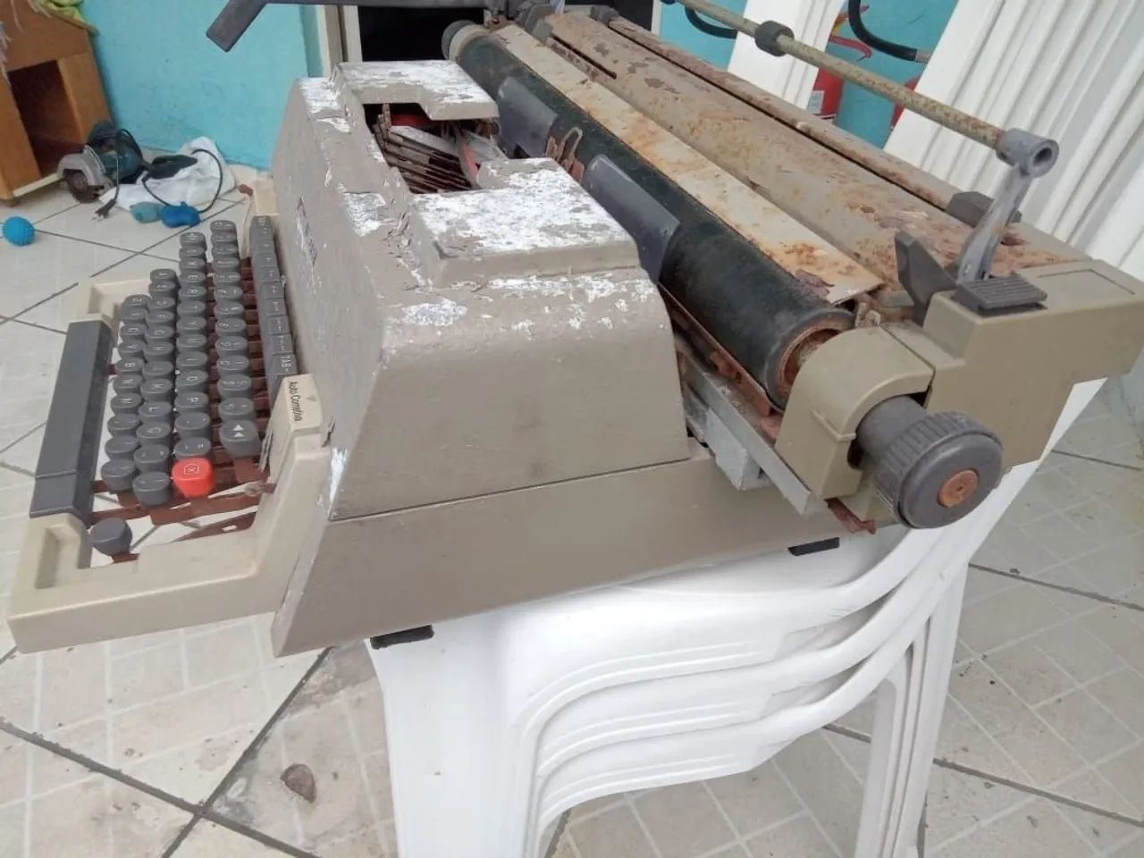 Máquina de datilografar antiga - Foto 3