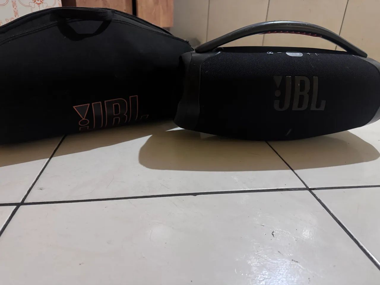Jbl bombox 3 - acessórios originais e com caixa e case. - Foto 2