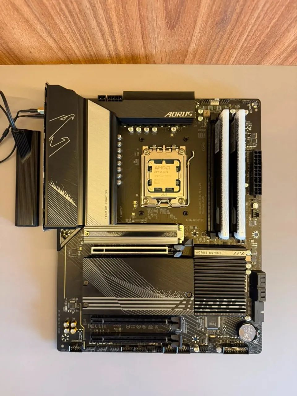 KIT AM5 ( 9800X3D, 32GB, B650 WIFI AORUS)