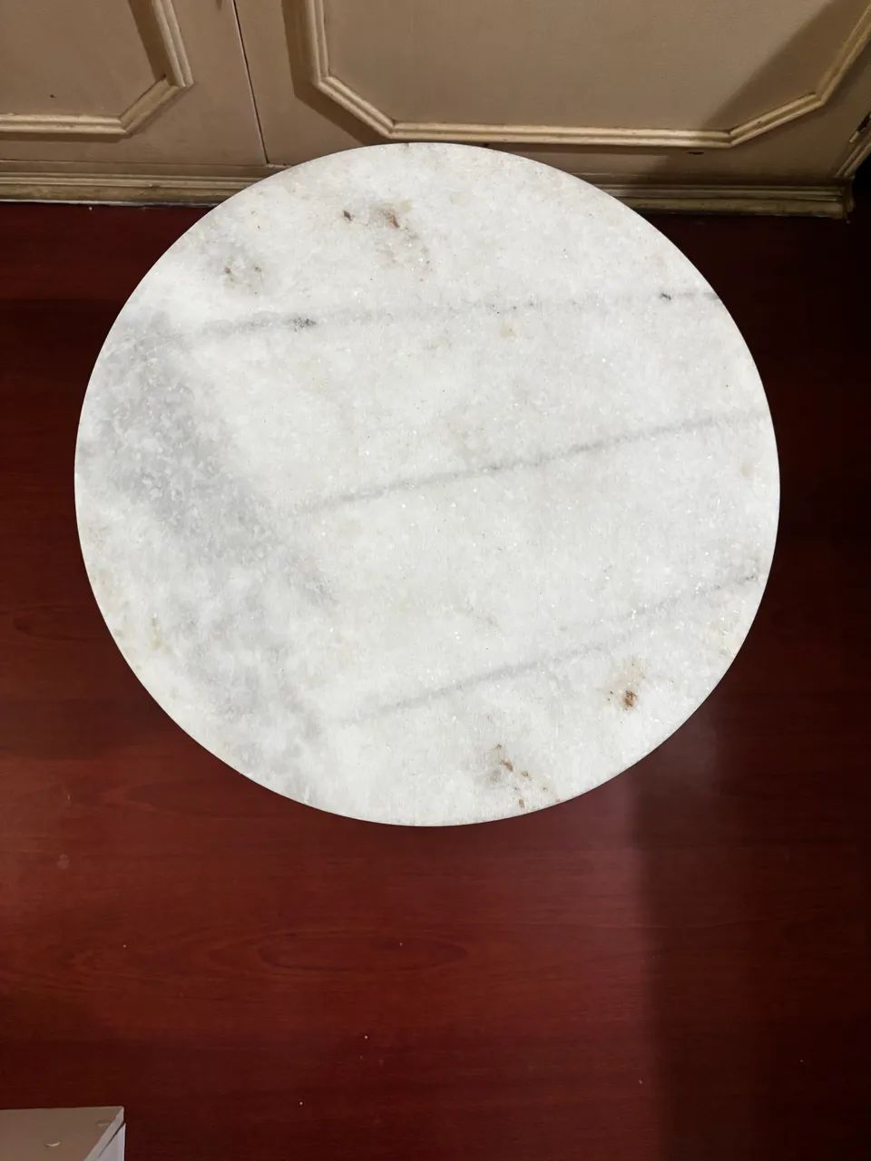 Mesa de Apoio Redonda com Tampo de Mármore e Pé Tripé ? - Foto 3
