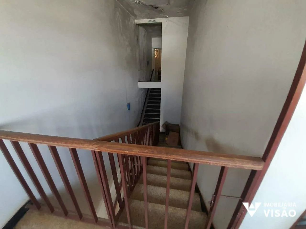 CASA À VENDA 05 QUARTOS, 01 SUÍTE E GALPÃO NO BAIRRO CENTRO - Foto 2