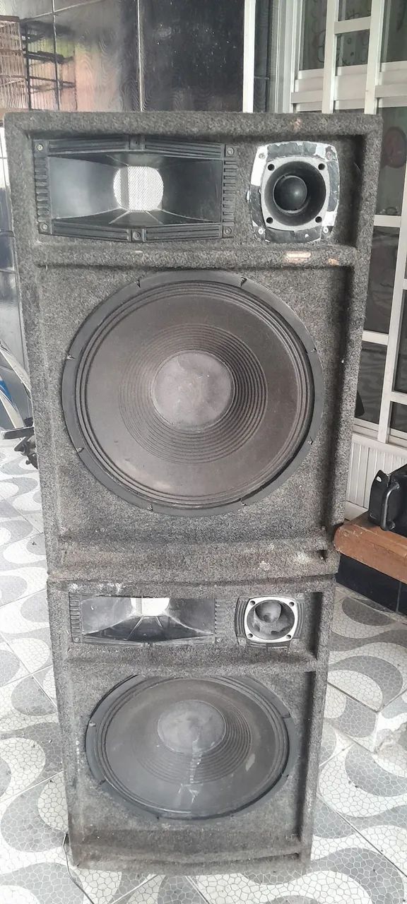 2 caixa de som com amplificador 