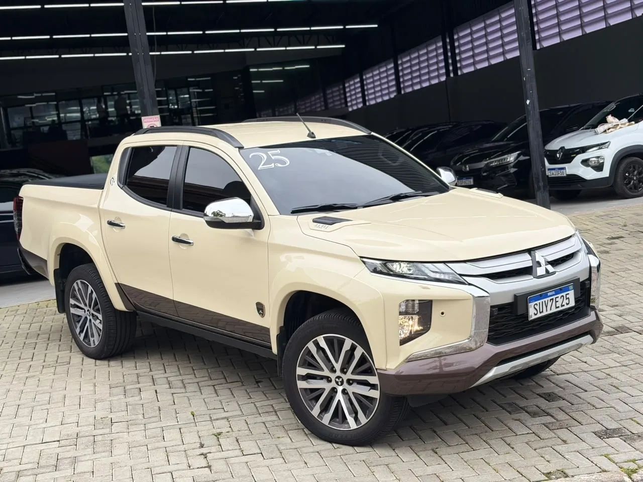 Mitsubishi Triton Triton HPE-S 2.4 CD 4x4 TB Diesel Aut. 2025