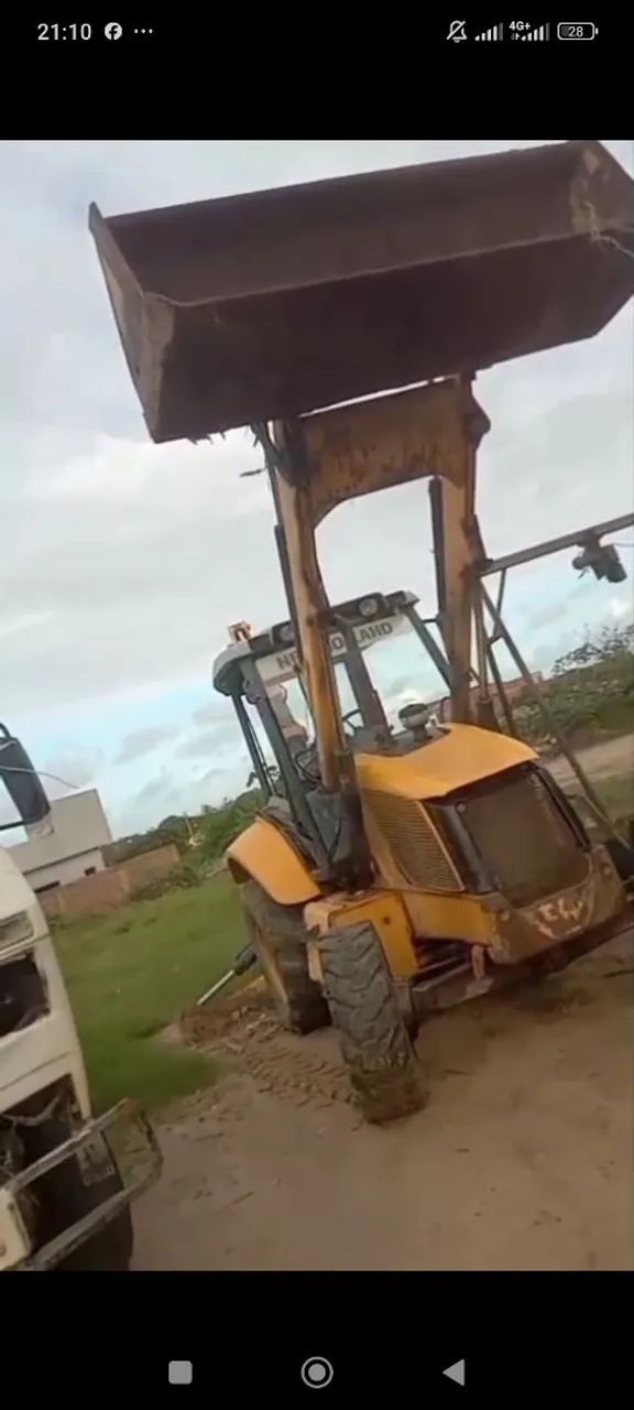 Vendo retro escavadeira New Holland 2012 4x4 pegar e trabalhar excelente preço  - Foto 2
