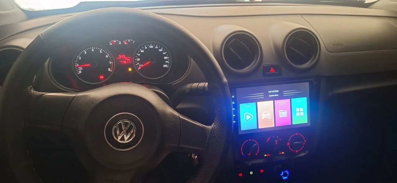 Volkswagen Voyage VOYAGE I MOTION Trendline 1.6 T.Flex 8V 2015