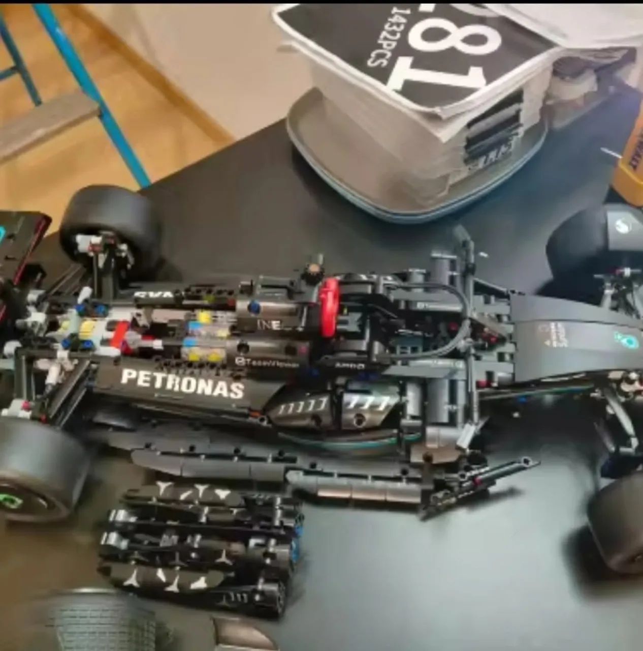 Mercedes-AMG F1 W14 E Performance Pull-Back - Foto 4