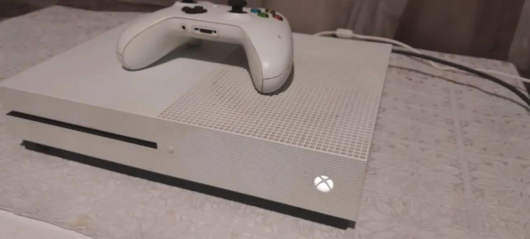 Xbox One S 1 terabyte com controle