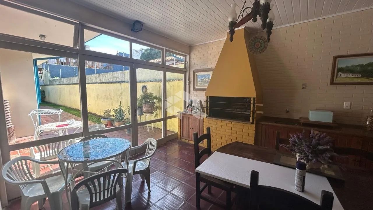 Casa residencial ampla e plana com 4 dormitórios em Coqueiros - Florianópolis - Foto 2
