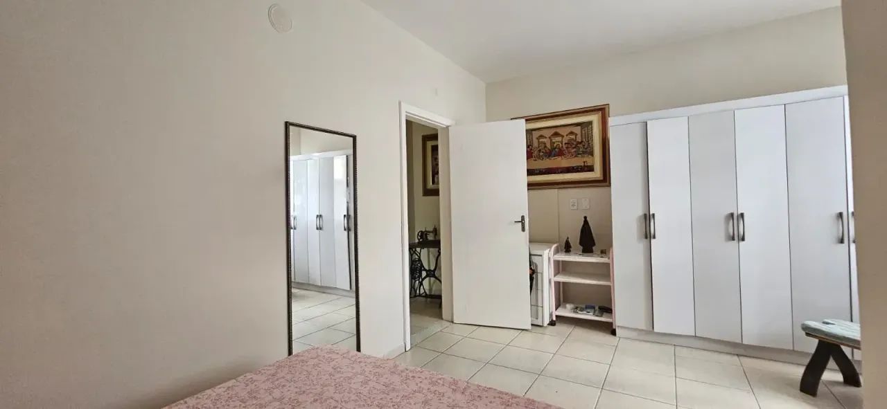 Casa com 7 dormitórios sendo 2 suítes e 2 vagas de garagem em Florianópolis/SC - Foto 4