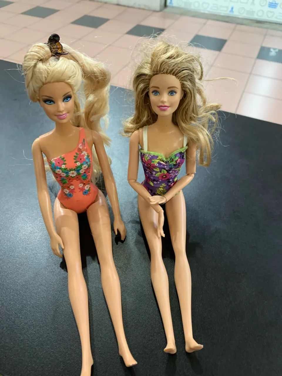 2 Barbies loiras 