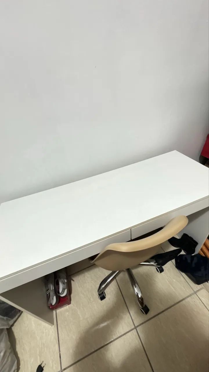 Escrivaninha mais cadeira  - Foto 4
