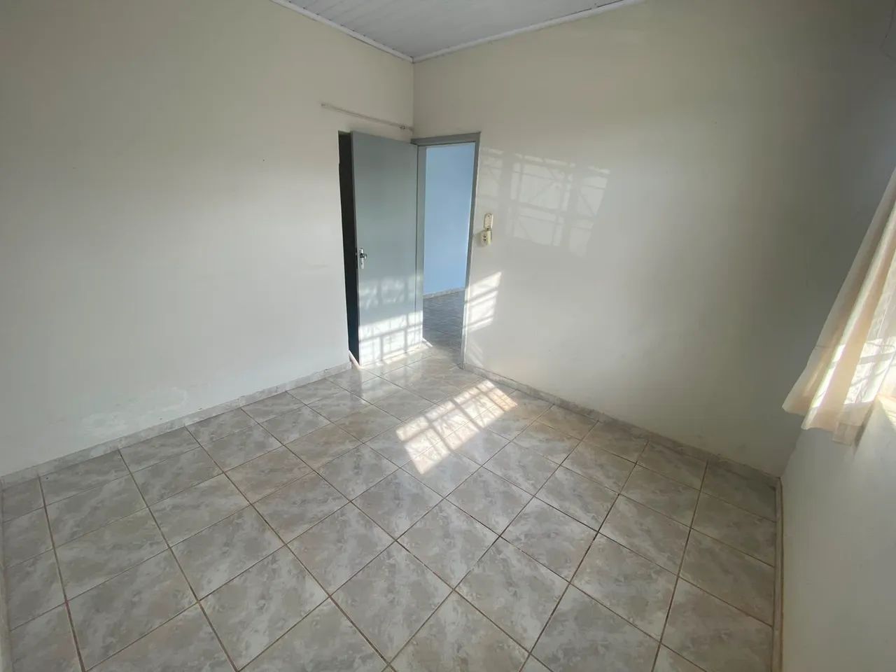 Vendo Casa Excelente local - 5 Quartos - Duas Vagas - Bairro Centenário  - Foto 5
