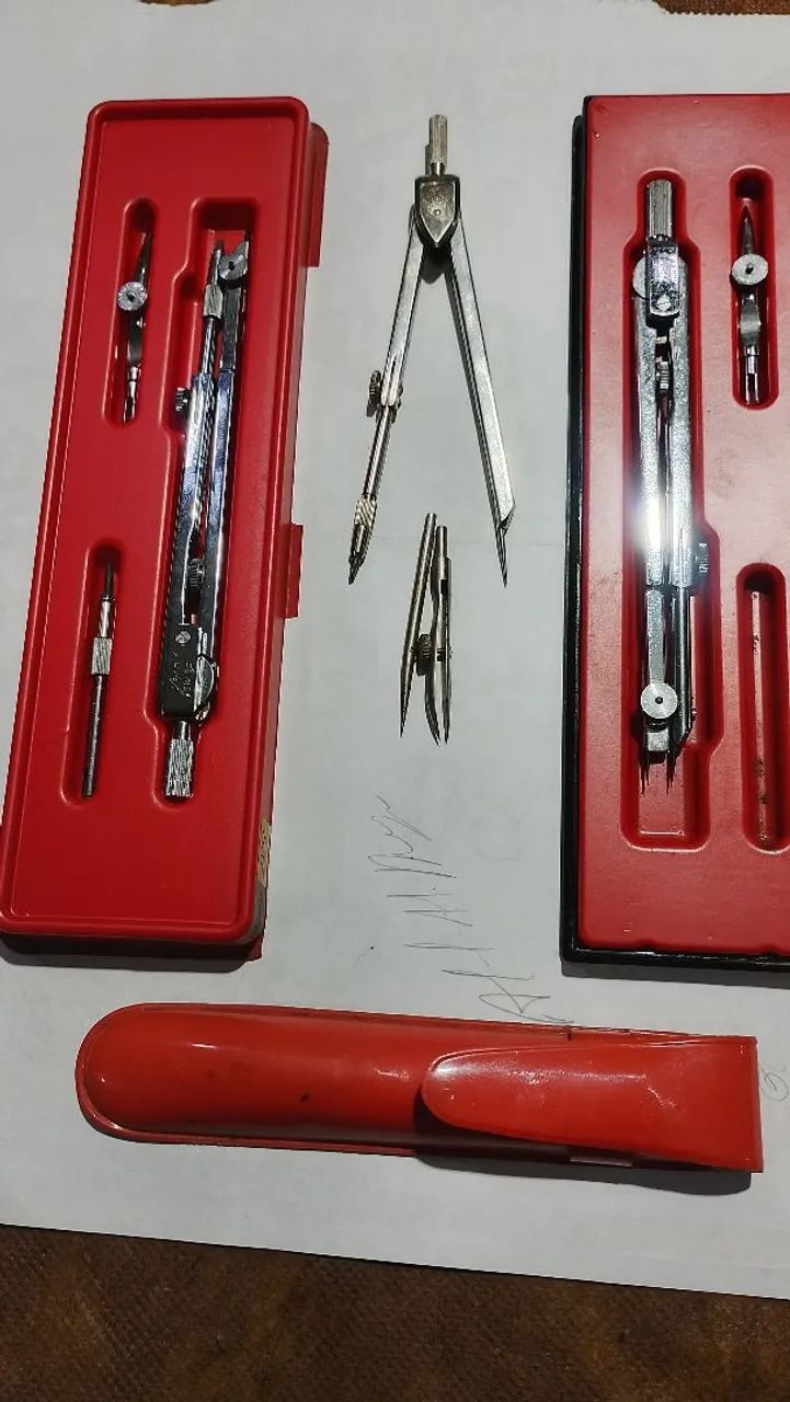 Vendo 3 compassos escolar,