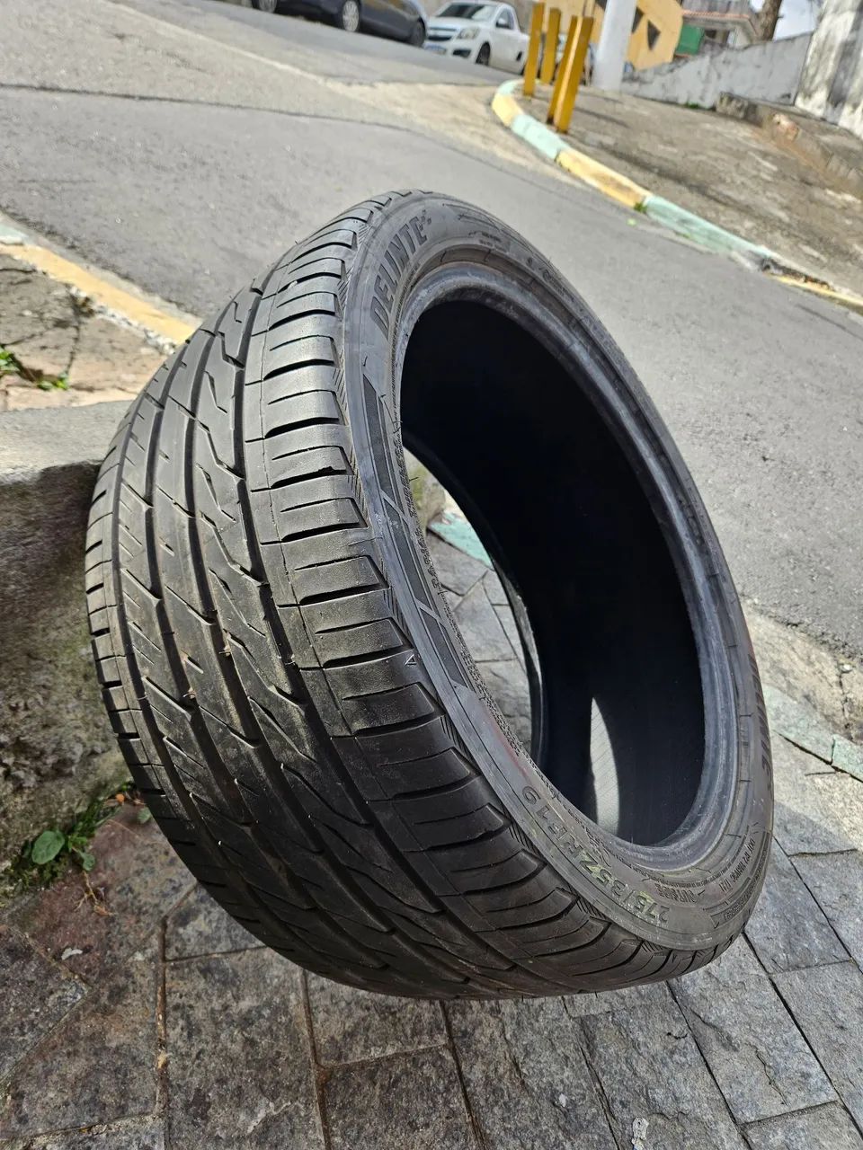Pneu delinte 275/35/19 run flat