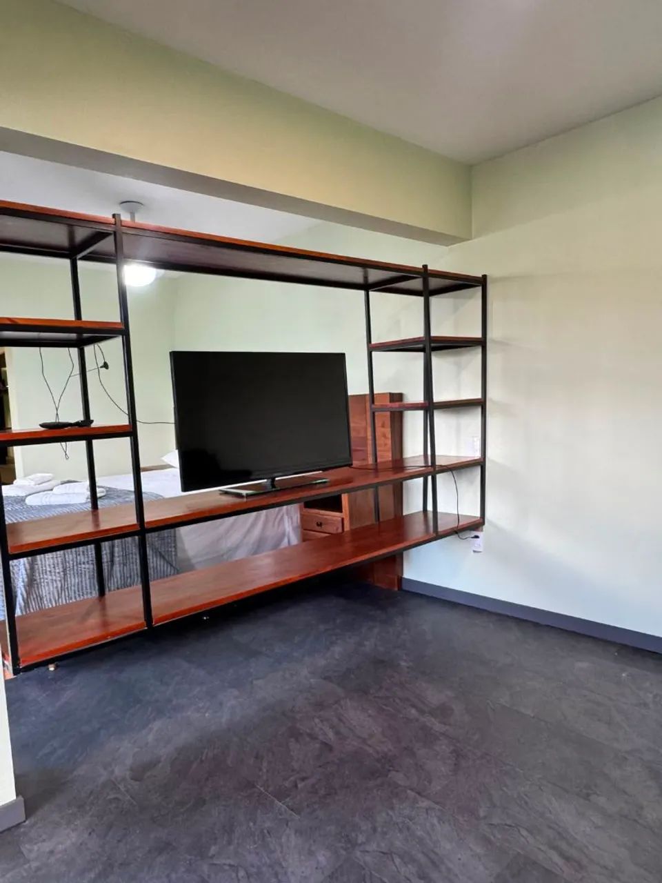 ? APARTAMENTO COM DOIS DORMITÓRIOS - 1 SUÍTE + 1 QUARTO COM BANHEIRO SOCIAL - MOBILIADO - Foto 3