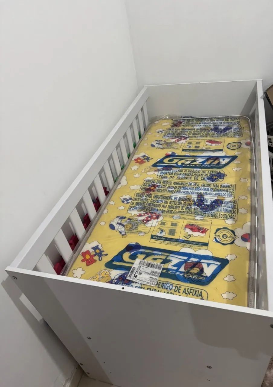 Berço com colchão 