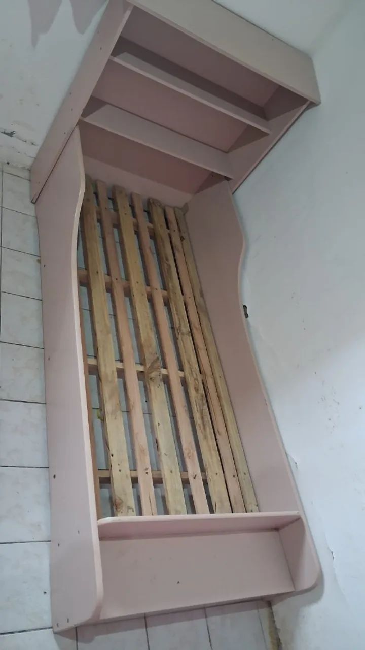 Cama Infantil (Mini Cama) Rosa com Prateleiras Integradas - Foto 3