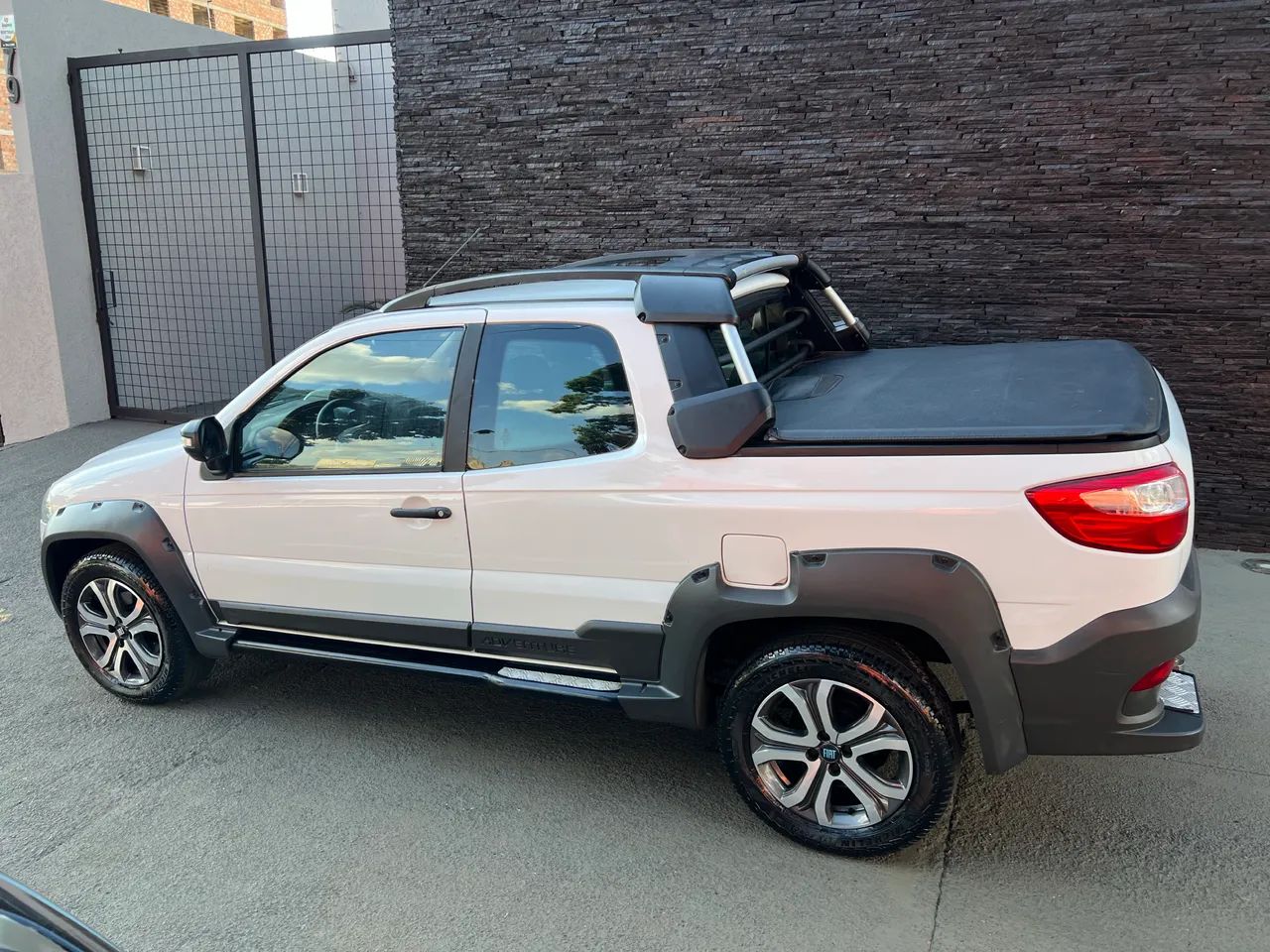 Fiat Strada Adventure1.8/ 1.8 Locker Flex CD 2016 - Foto 5