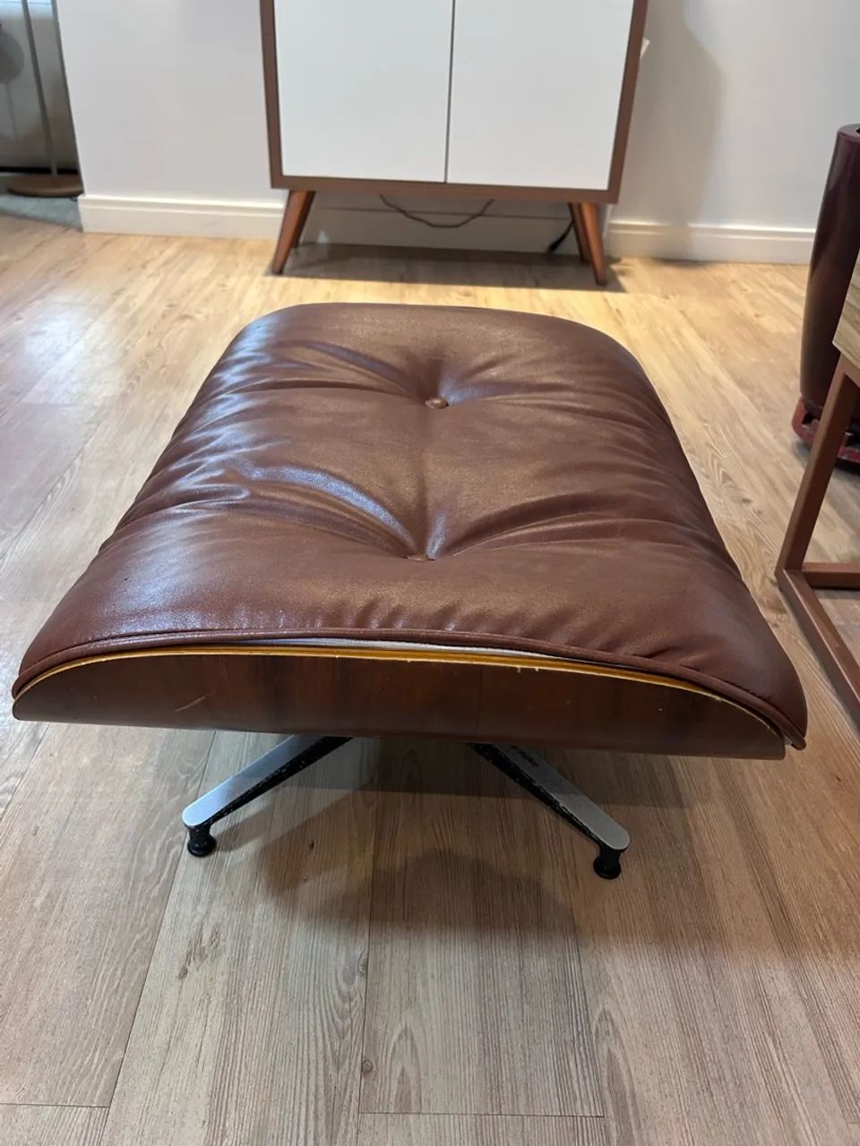 Puff Charles Eames em Couro Marrom - Foto 4